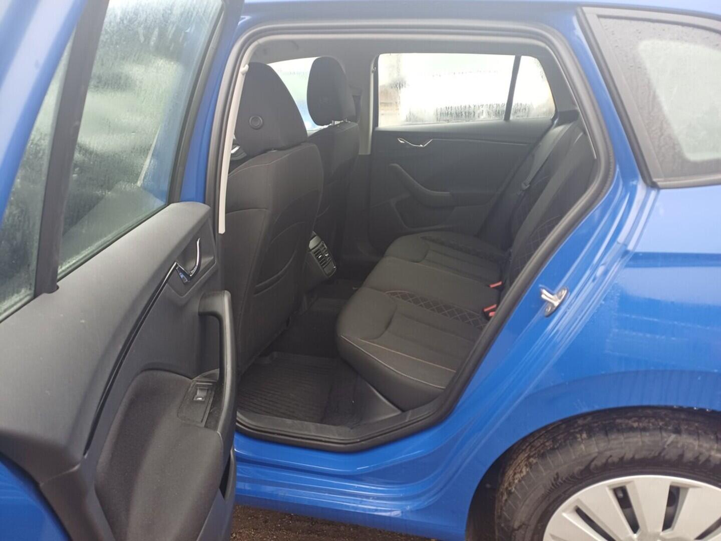 O199V00463_28.webp_SCALA Ambition 1.0 TSI 81 kW manuál, DPH