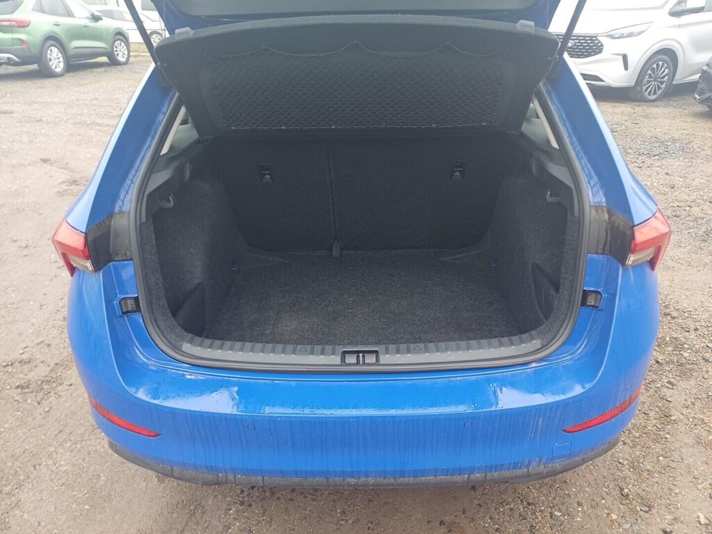 O199V00463_29.webp_SCALA Ambition 1.0 TSI 81 kW manuál, DPH