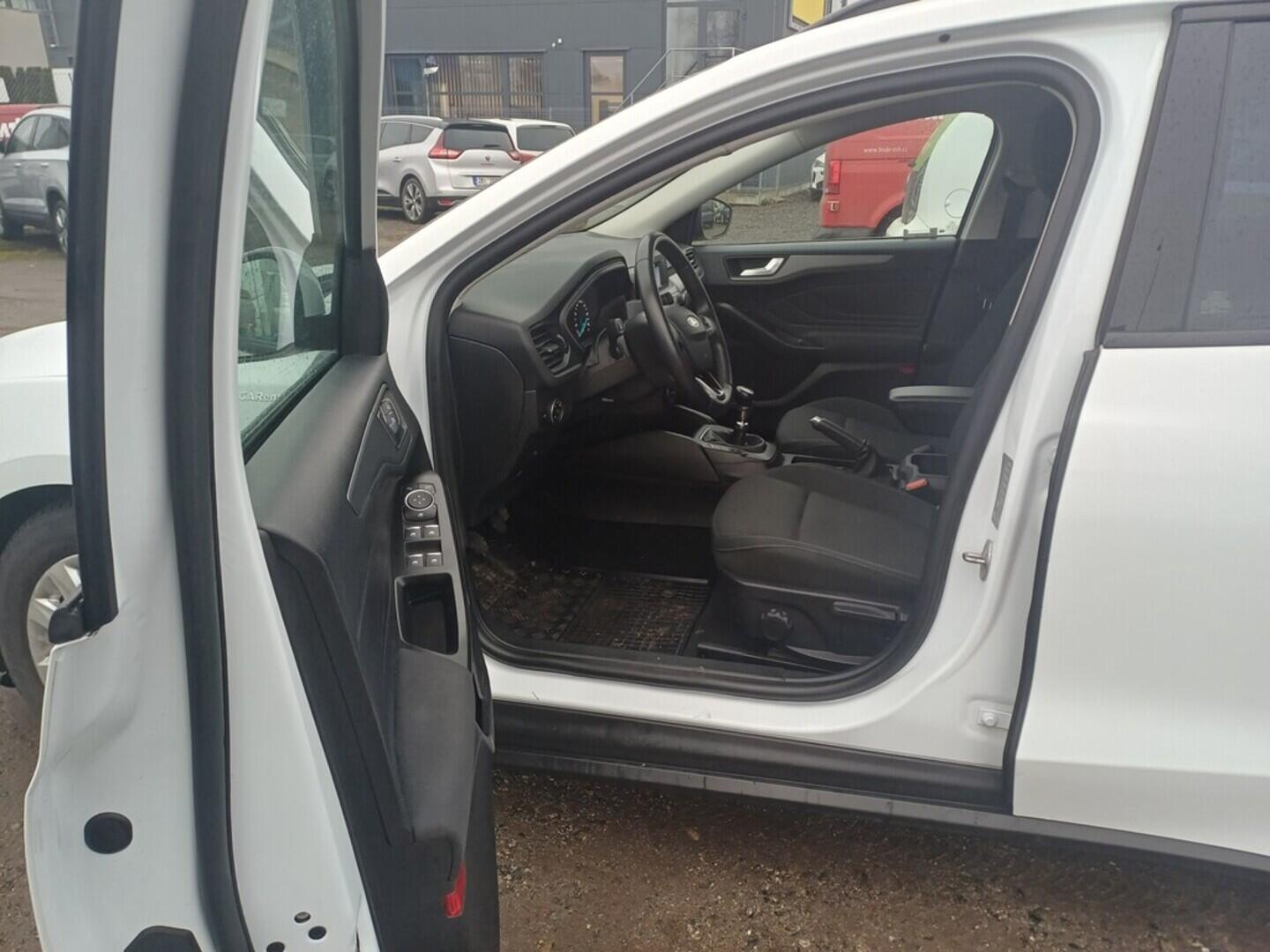 O199V00464_20.webp_FOCUS Trend 1.0 EcoBoost 74 kW manuál