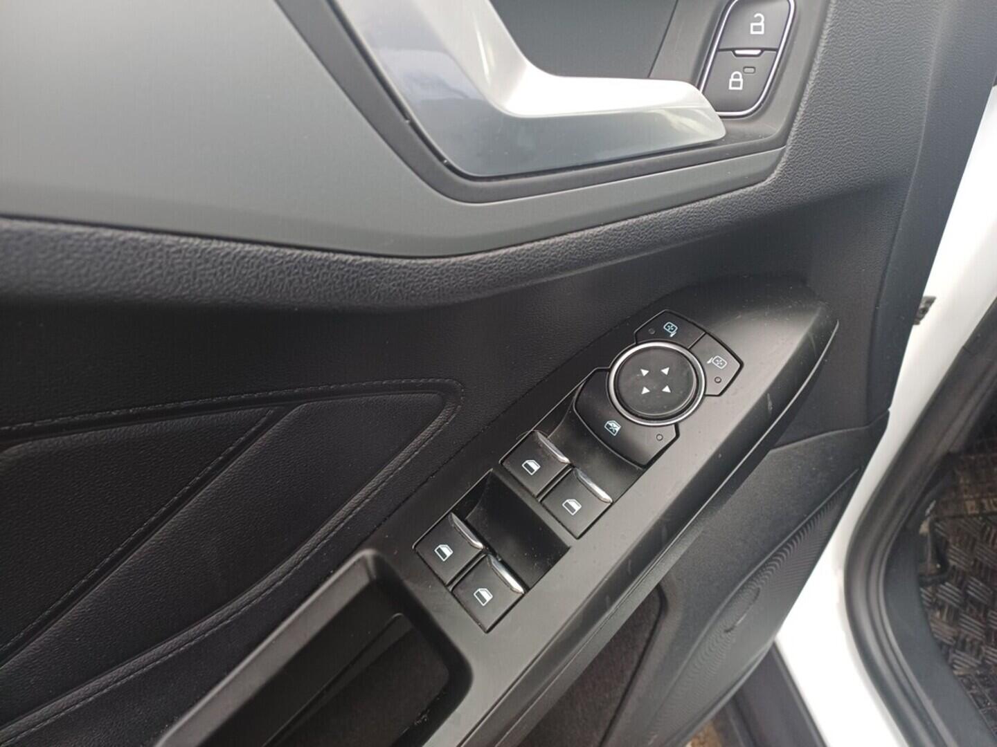 O199V00464_21.webp_FOCUS Trend 1.0 EcoBoost 74 kW manuál