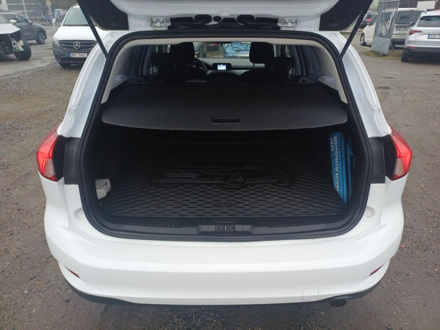 O199V00464_28.webp_FOCUS Trend 1.0 EcoBoost 74 kW manuál