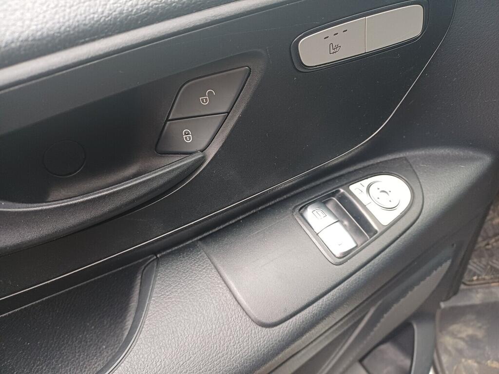 O199V00465_21.webp_VITO Tourer 2.1 CDi 100 kW manuál