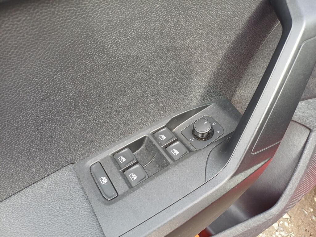 O199V00469_21.webp_IBIZA Reference 1.0 TSI CNG 66 kW manuál