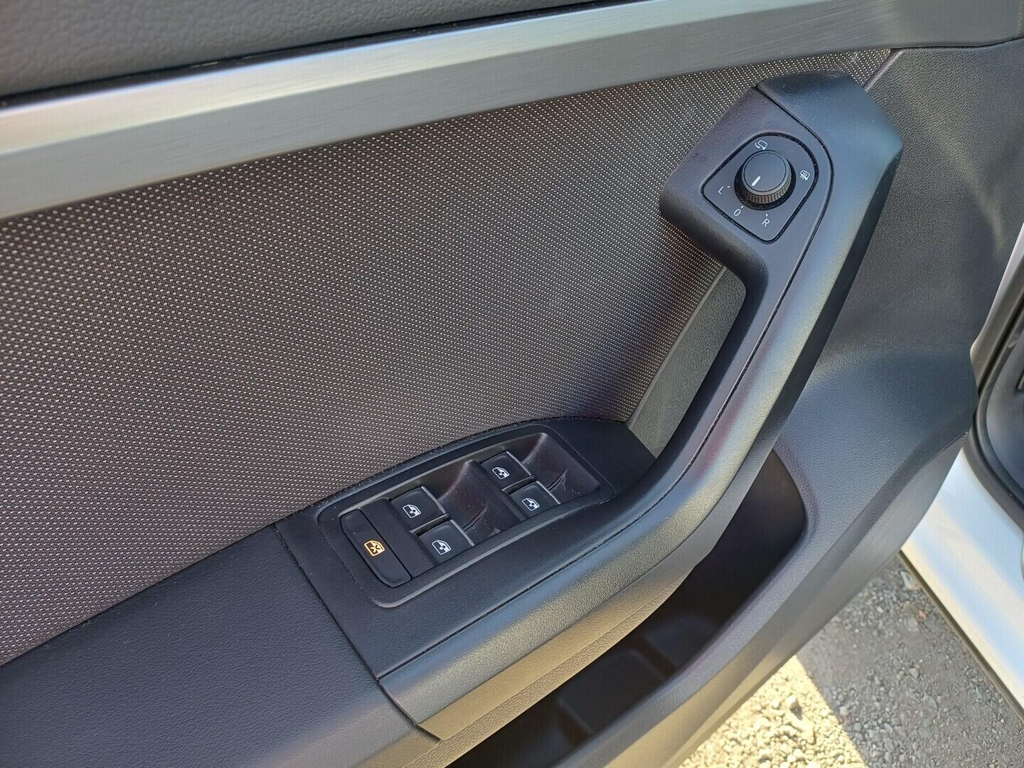 O199V00471_21.webp_SEAT ATECA FR 1.5 TSI 110 kW manuál, DPH