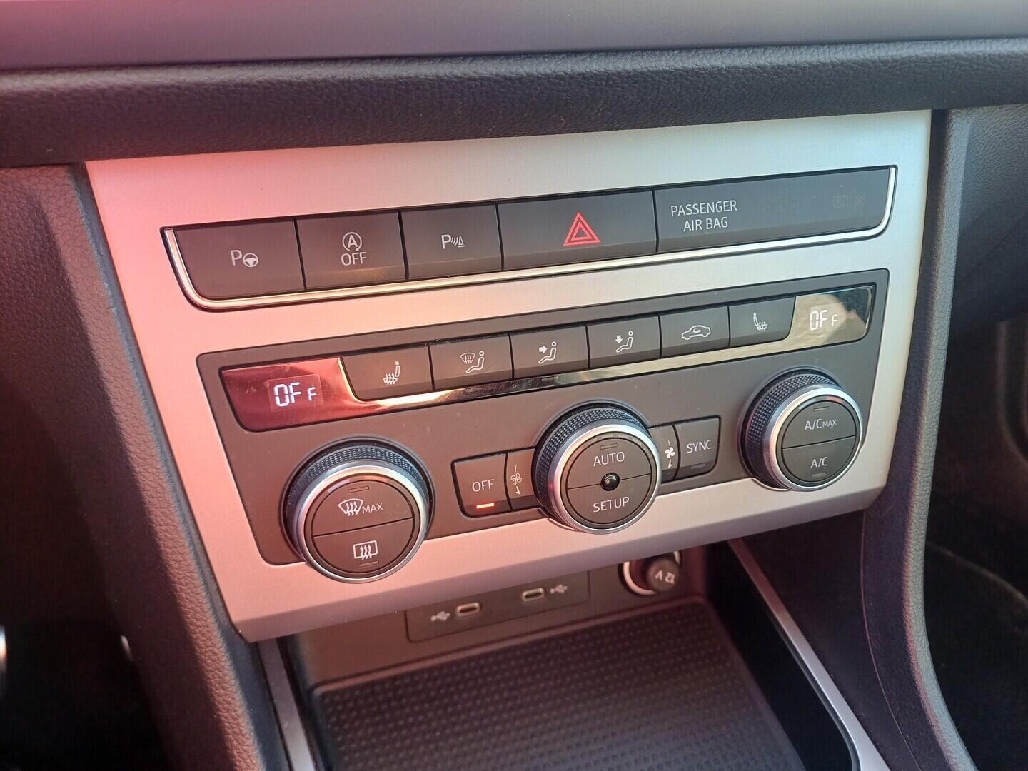 O199V00471_27.webp_SEAT ATECA FR 1.5 TSI 110 kW manuál, DPH