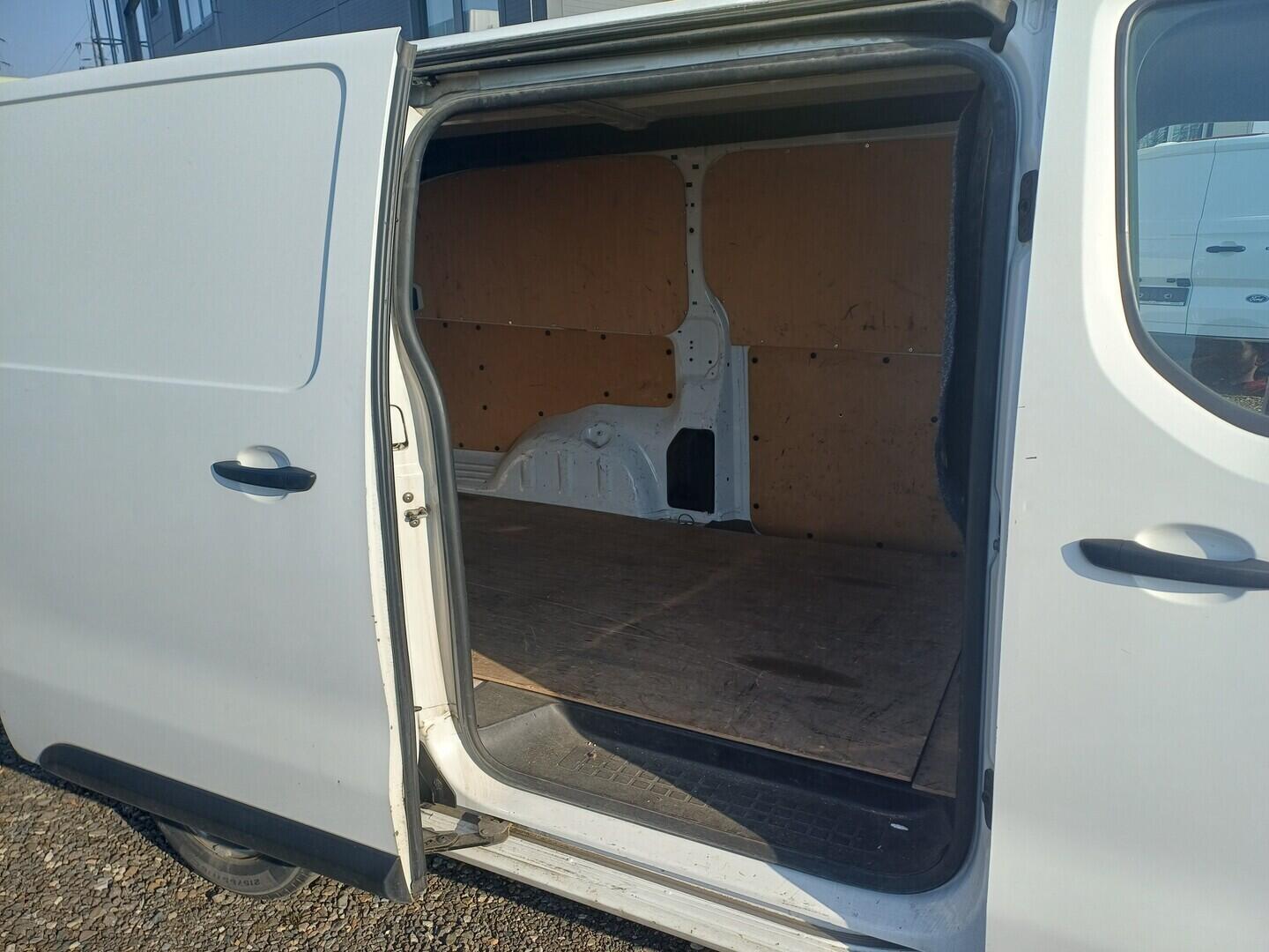 O199V00474_25.webp_PROACE  2.0 D-4D 90 kW manuál, DPH