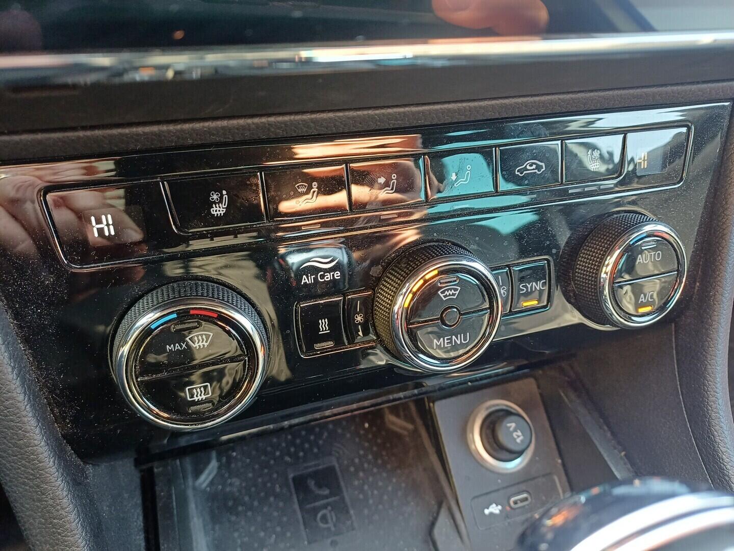 O199V00475_26.webp_SUPERB L&K 2.0 TDI 147 kW automat, DPH