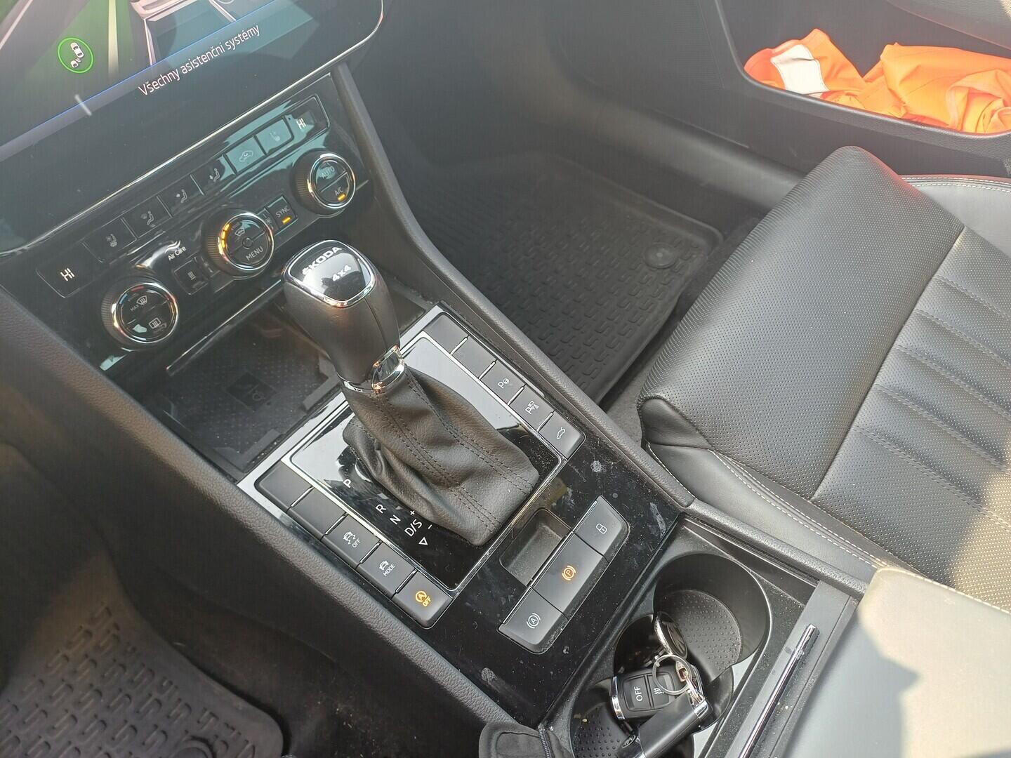 O199V00475_27.webp_SUPERB L&K 2.0 TDI 147 kW automat, DPH