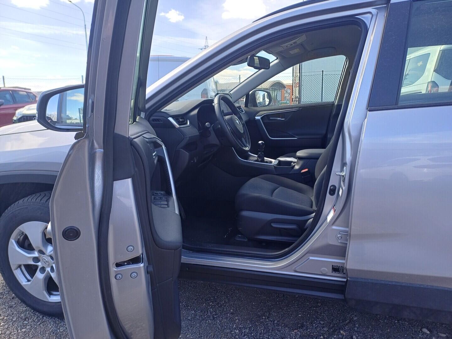 O199V00479_20.webp_RAV4 Comfort 2.0 2.0 129 kW manuál