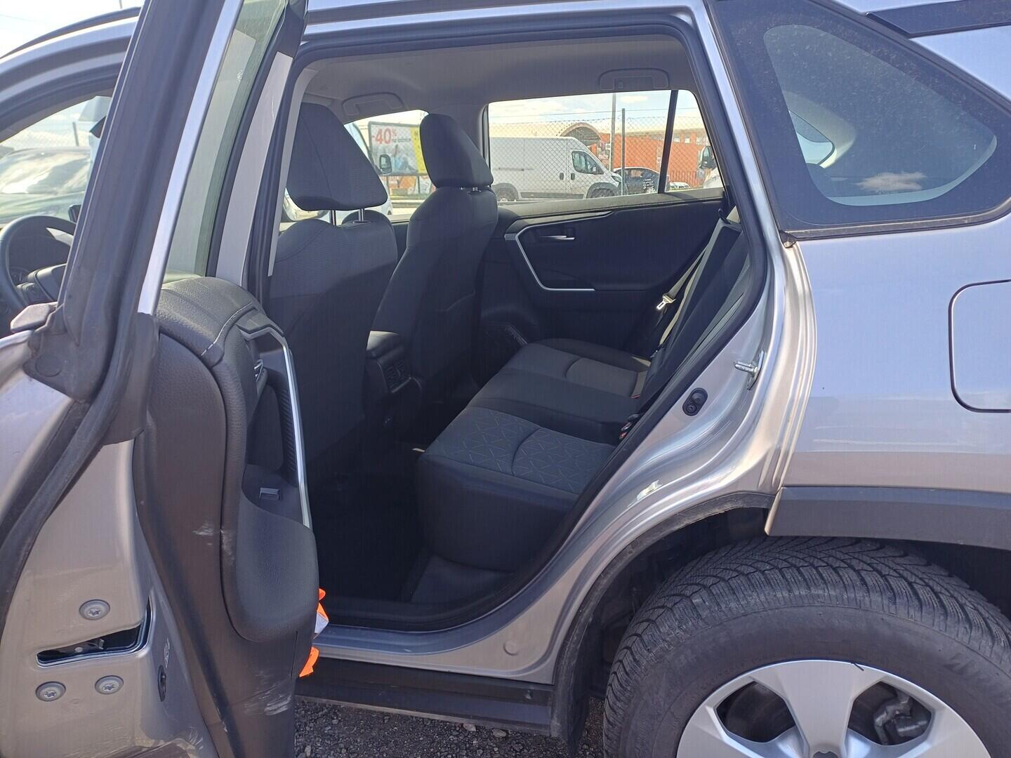 O199V00479_28.webp_RAV4 Comfort 2.0 2.0 129 kW manuál