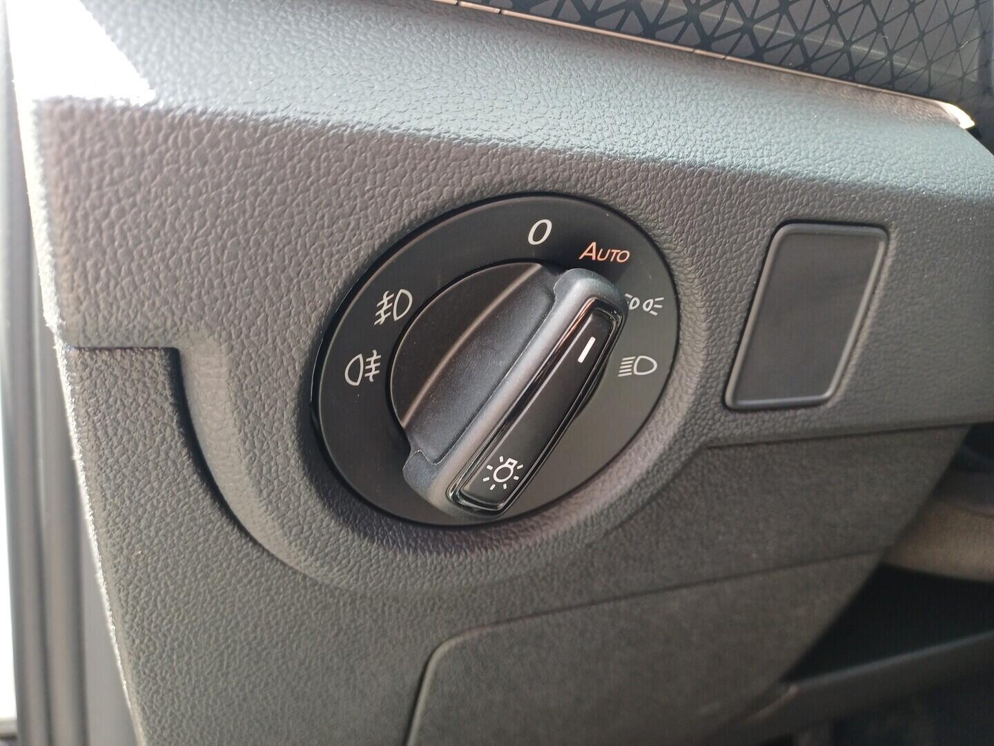 O199V00499_22.webp_T-CROSS Style 1.0 TSI 81 kW automat