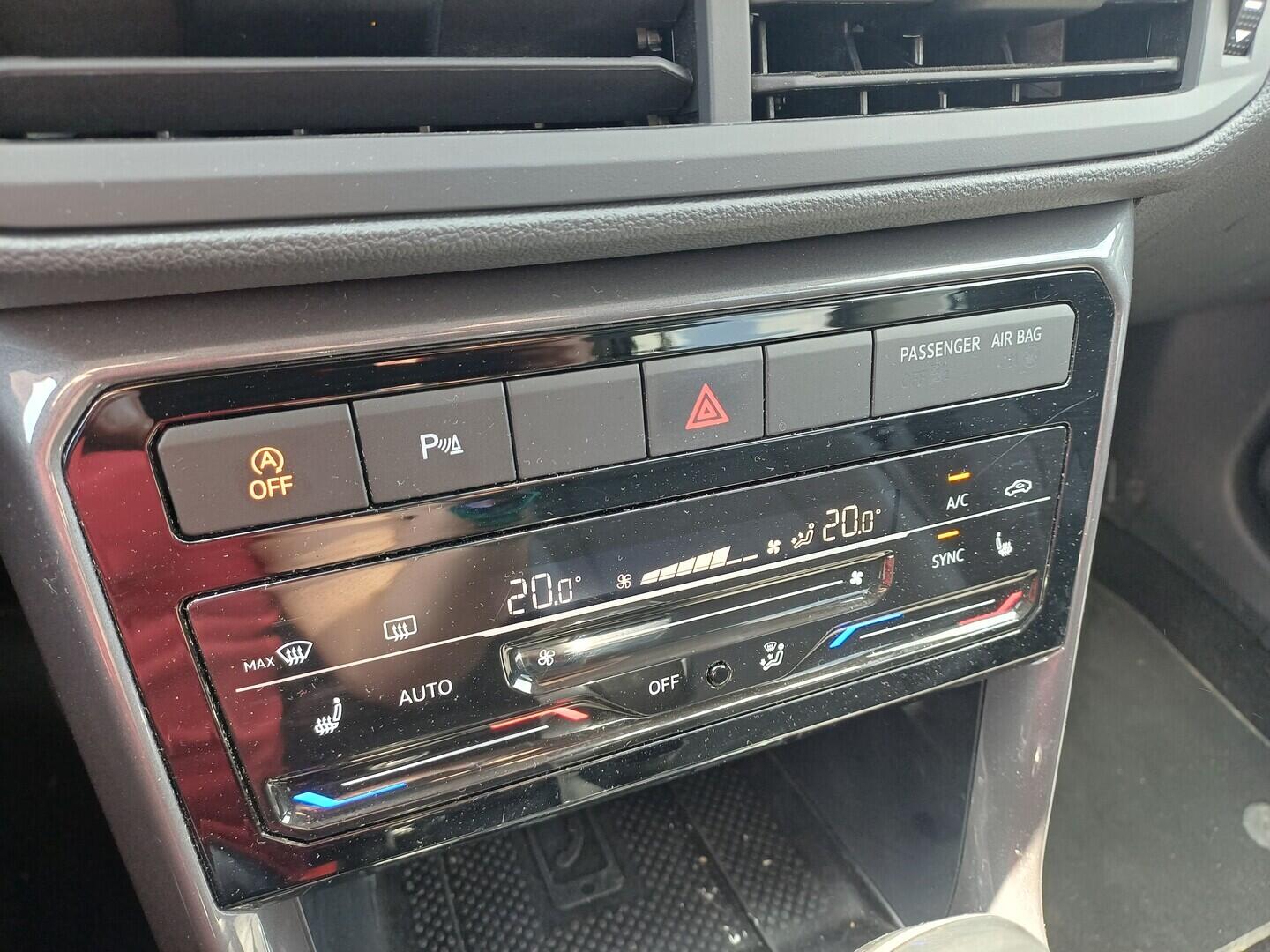O199V00499_27.webp_T-CROSS Style 1.0 TSI 81 kW automat