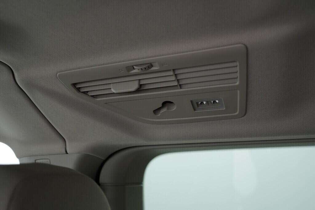 O419K00054_36.webp_MULTIVAN Life Bulli 2.0 TDI 110 kW automat, DPH