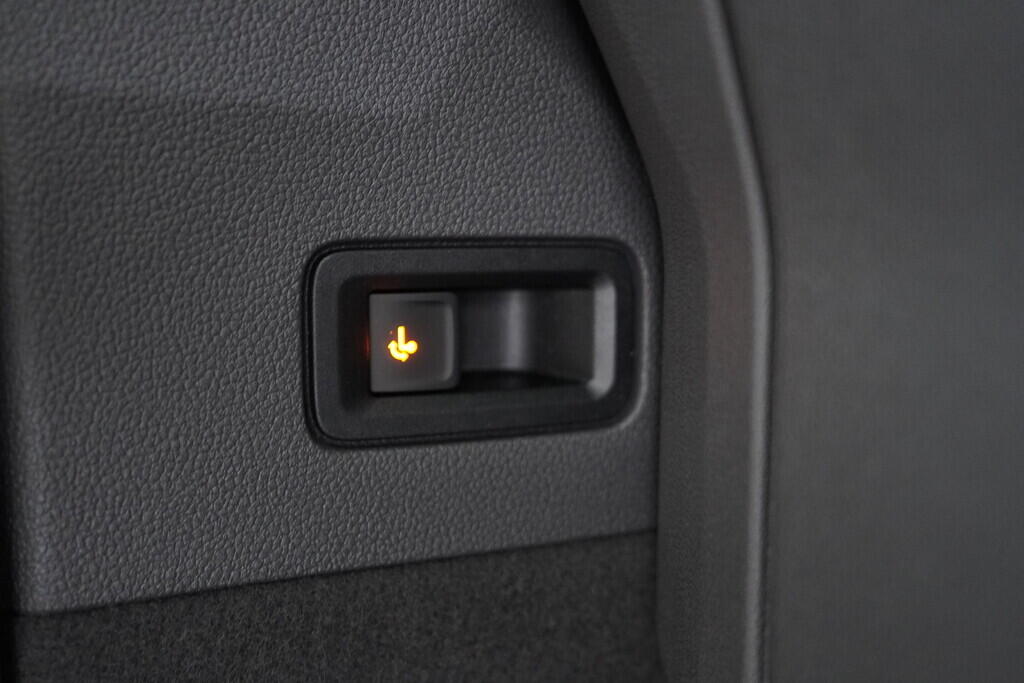 O419K00054_40.webp_MULTIVAN Life Bulli 2.0 TDI 110 kW automat, DPH