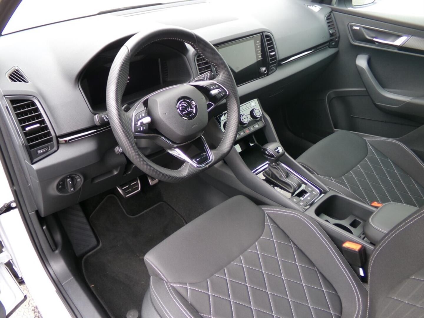 O419V05401_19.webp_KAROQ SportLine 2.0 TSI 140 kW automat, DPH