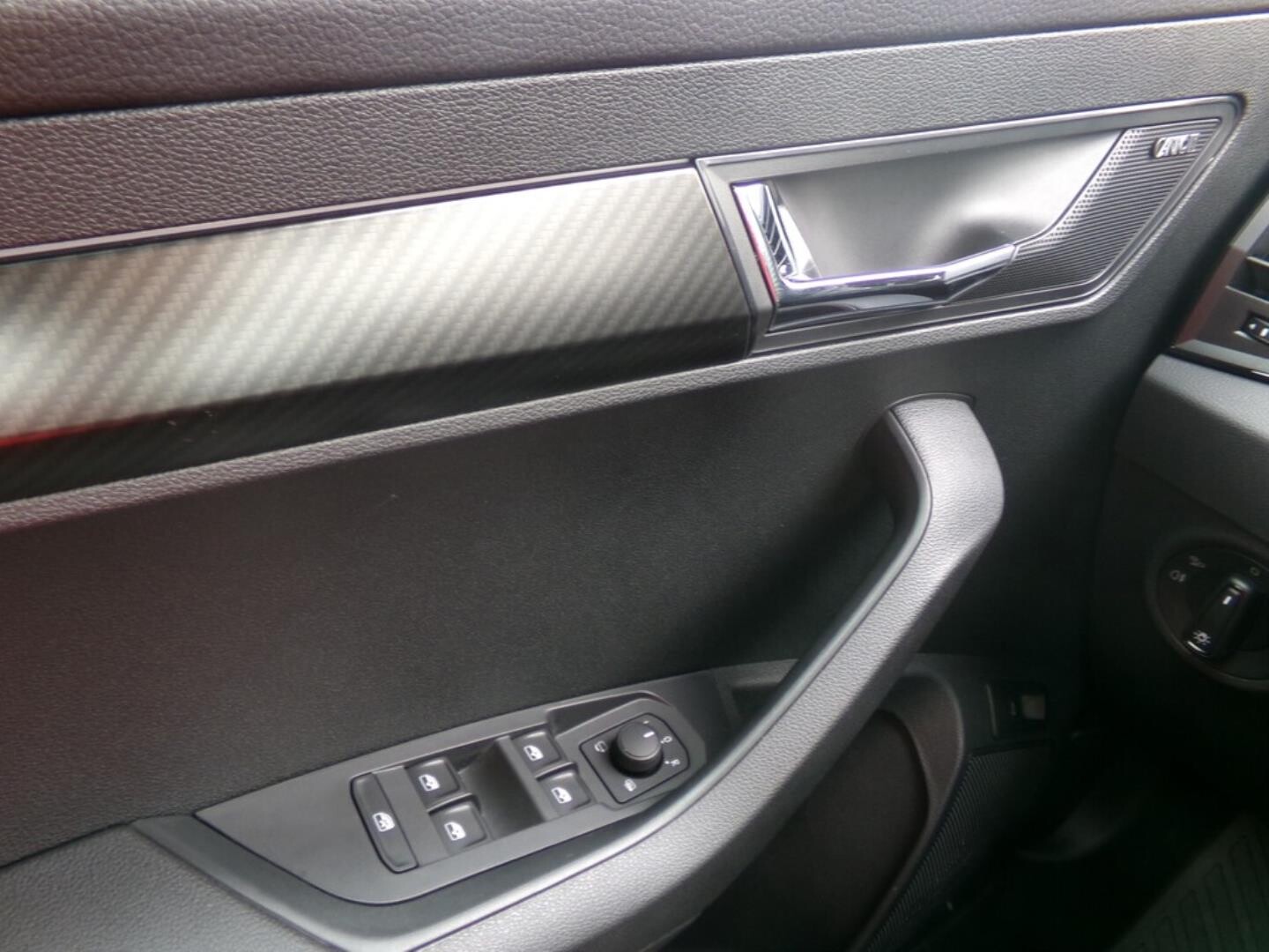 O419V05401_21.webp_KAROQ SportLine 2.0 TSI 140 kW automat, DPH