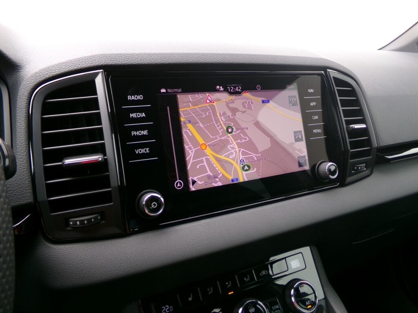 O419V05401_25.webp_KAROQ SportLine 2.0 TSI 140 kW automat, DPH