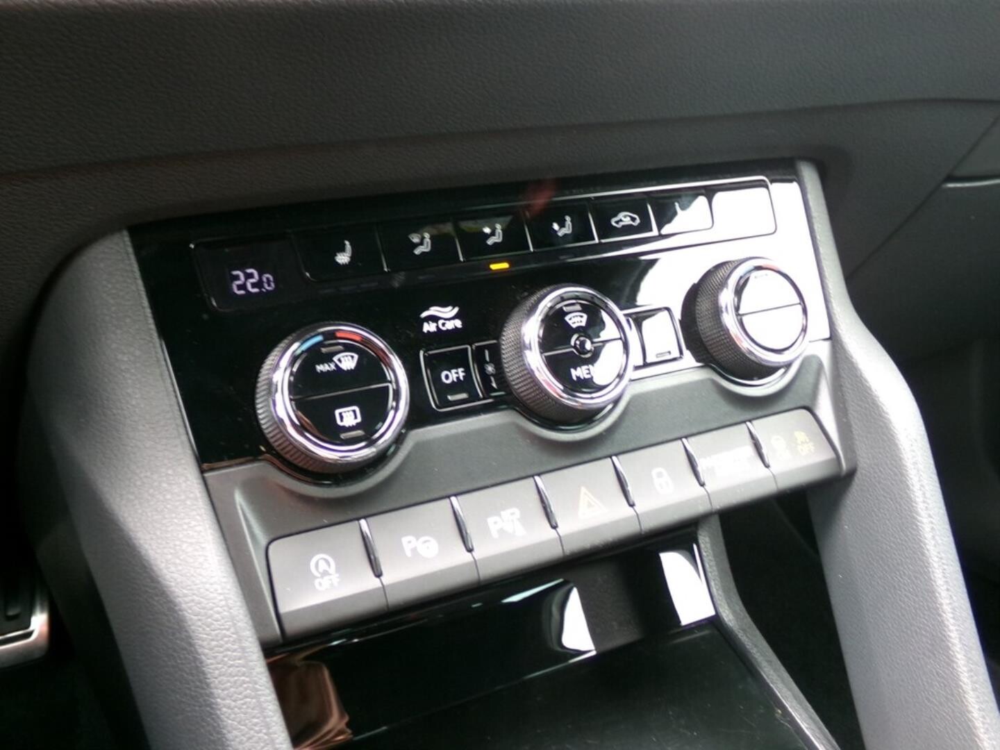 O419V05401_27.webp_KAROQ SportLine 2.0 TSI 140 kW automat, DPH