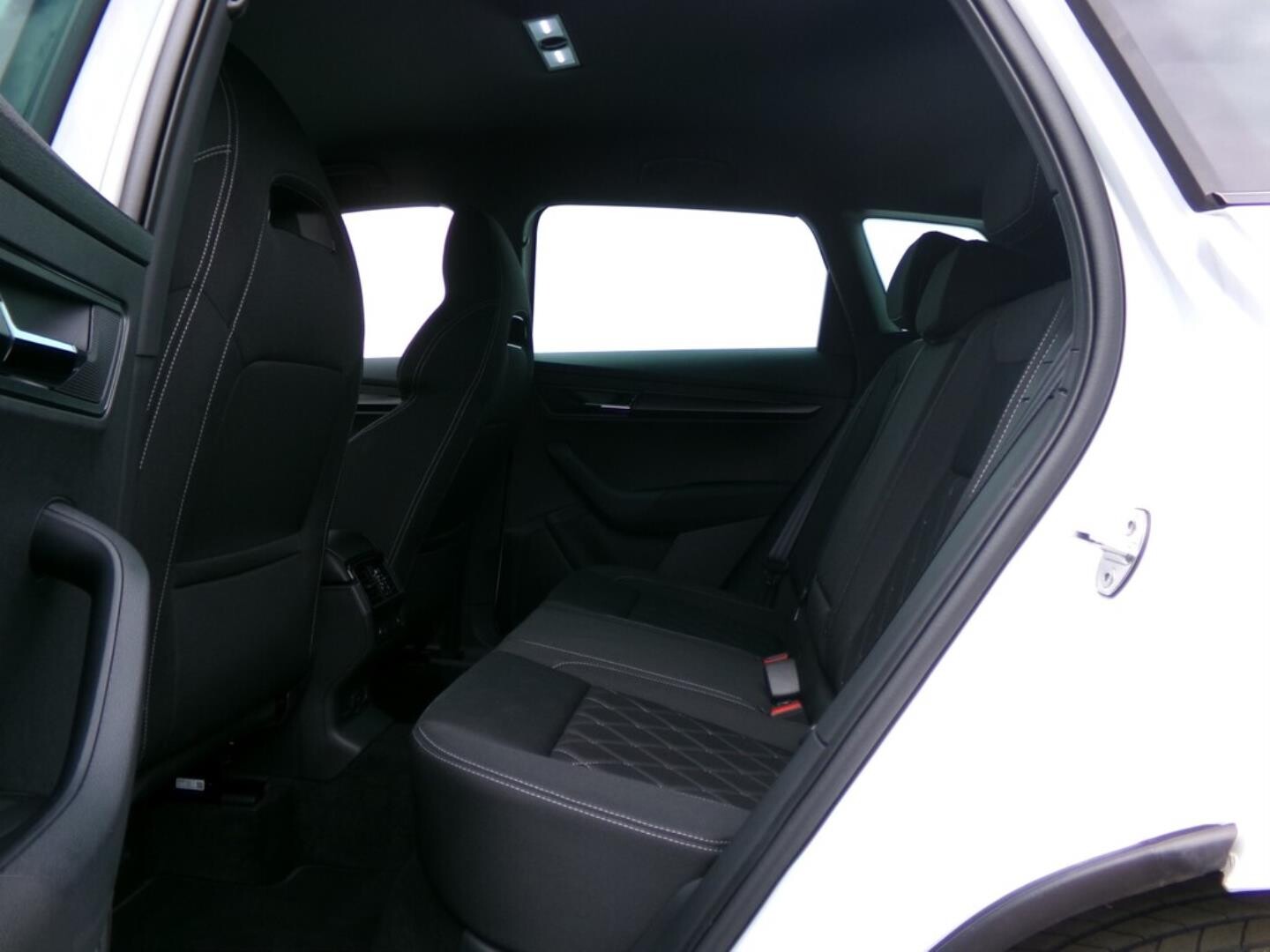 O419V05401_29.webp_KAROQ SportLine 2.0 TSI 140 kW automat, DPH