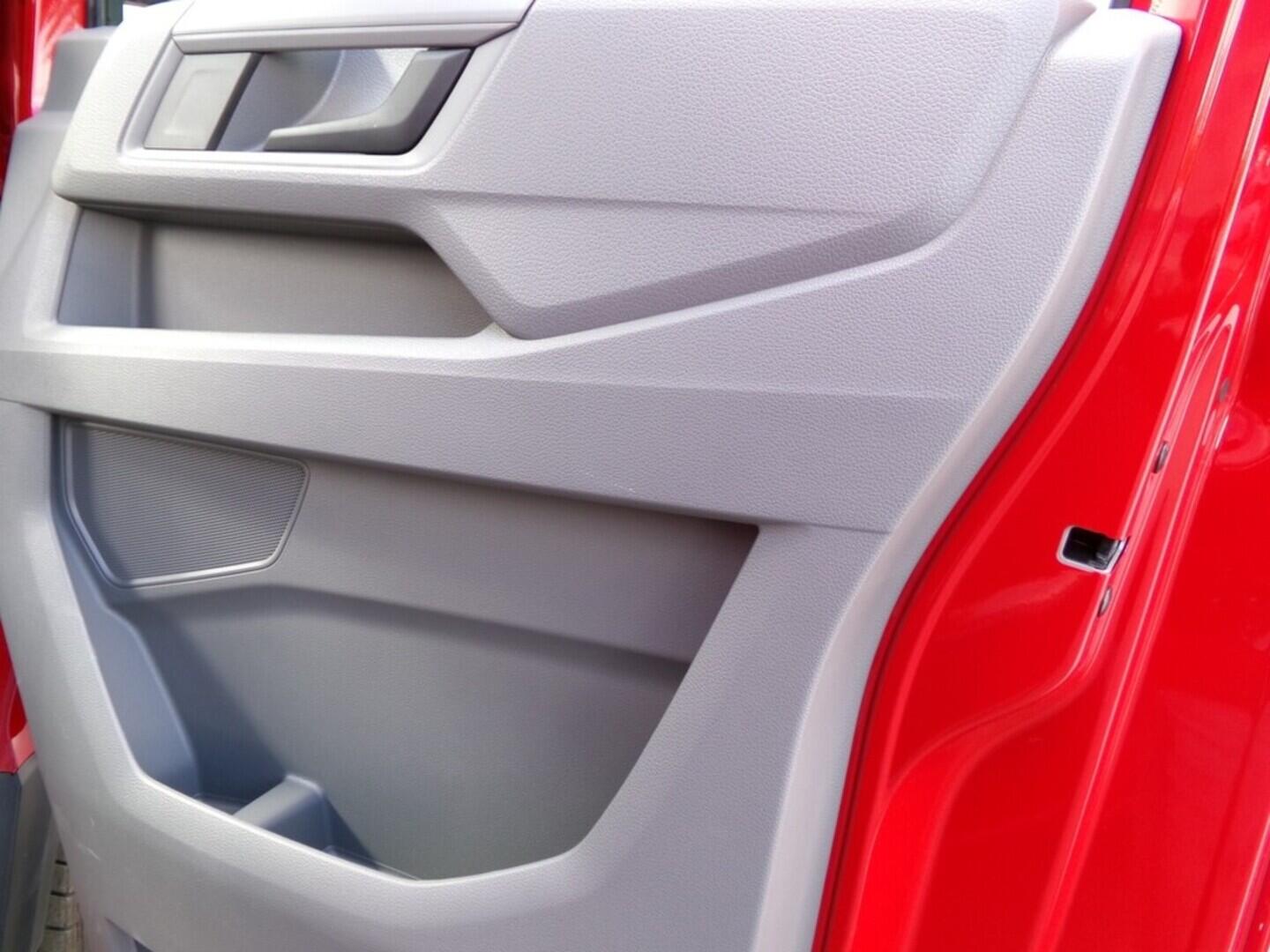 O419V07290_30.webp_CRAFTER - SKŘÍŇOVÝ VŮZ  L3H2 2.0 TDI 103 kW manuál, DPH