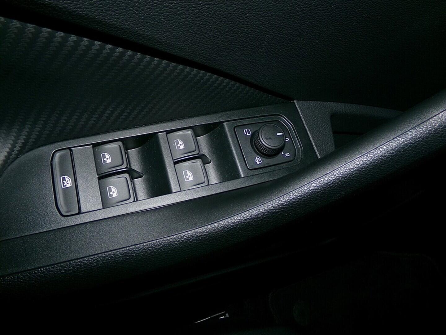 O419V07335_22.webp_KAMIQ Monte Carlo 1.0 TSI 81 kW manuál, DPH