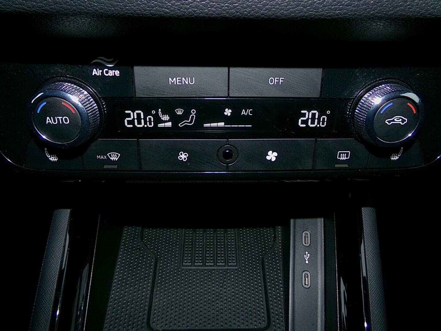 O419V07335_32.webp_KAMIQ Monte Carlo 1.0 TSI 81 kW manuál, DPH