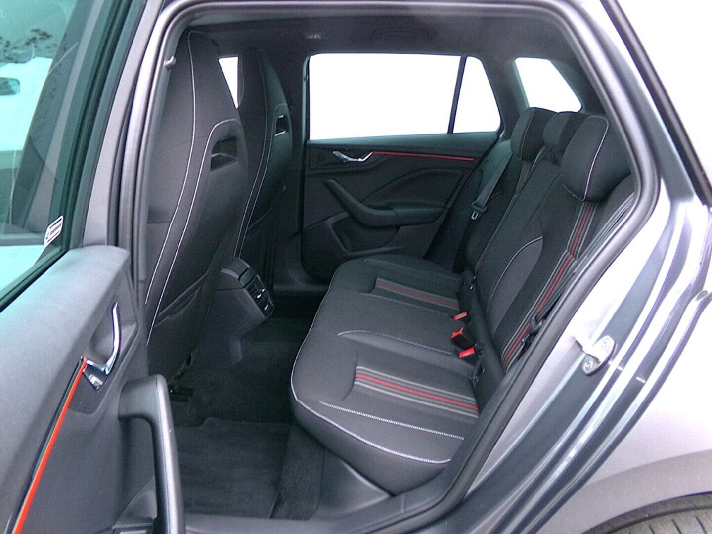 O419V07335_34.webp_KAMIQ Monte Carlo 1.0 TSI 81 kW manuál, DPH