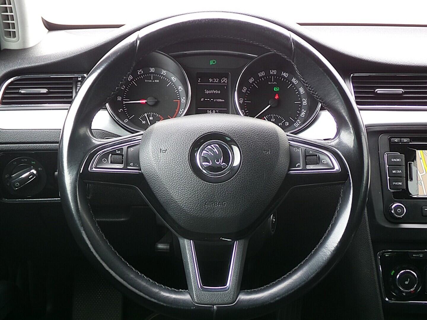 O419V07420_23.webp_SUPERB Ambition 2.0 TDI 103 kW automat