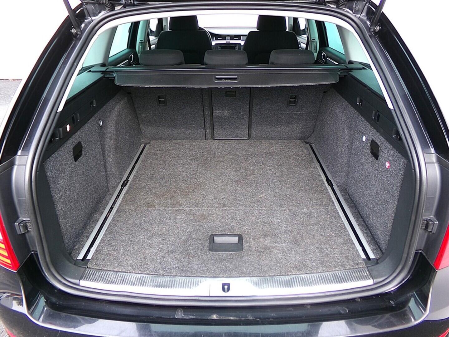 O419V07420_31.webp_SUPERB Ambition 2.0 TDI 103 kW automat
