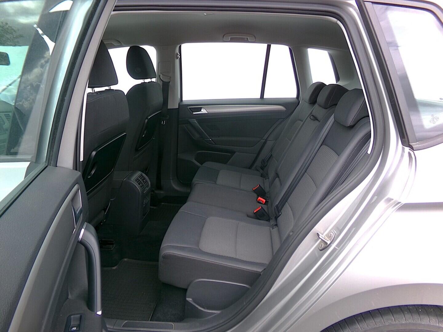 O419V07487_31.webp_GOLF SPORTSVAN Comfortline 1.2 TSI 81 kW manuál
