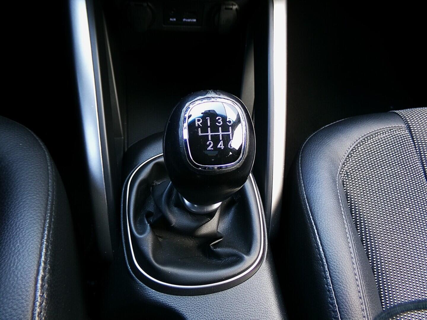 O419V07532_30.webp_VELOSTER  1.6  103 kW manuál