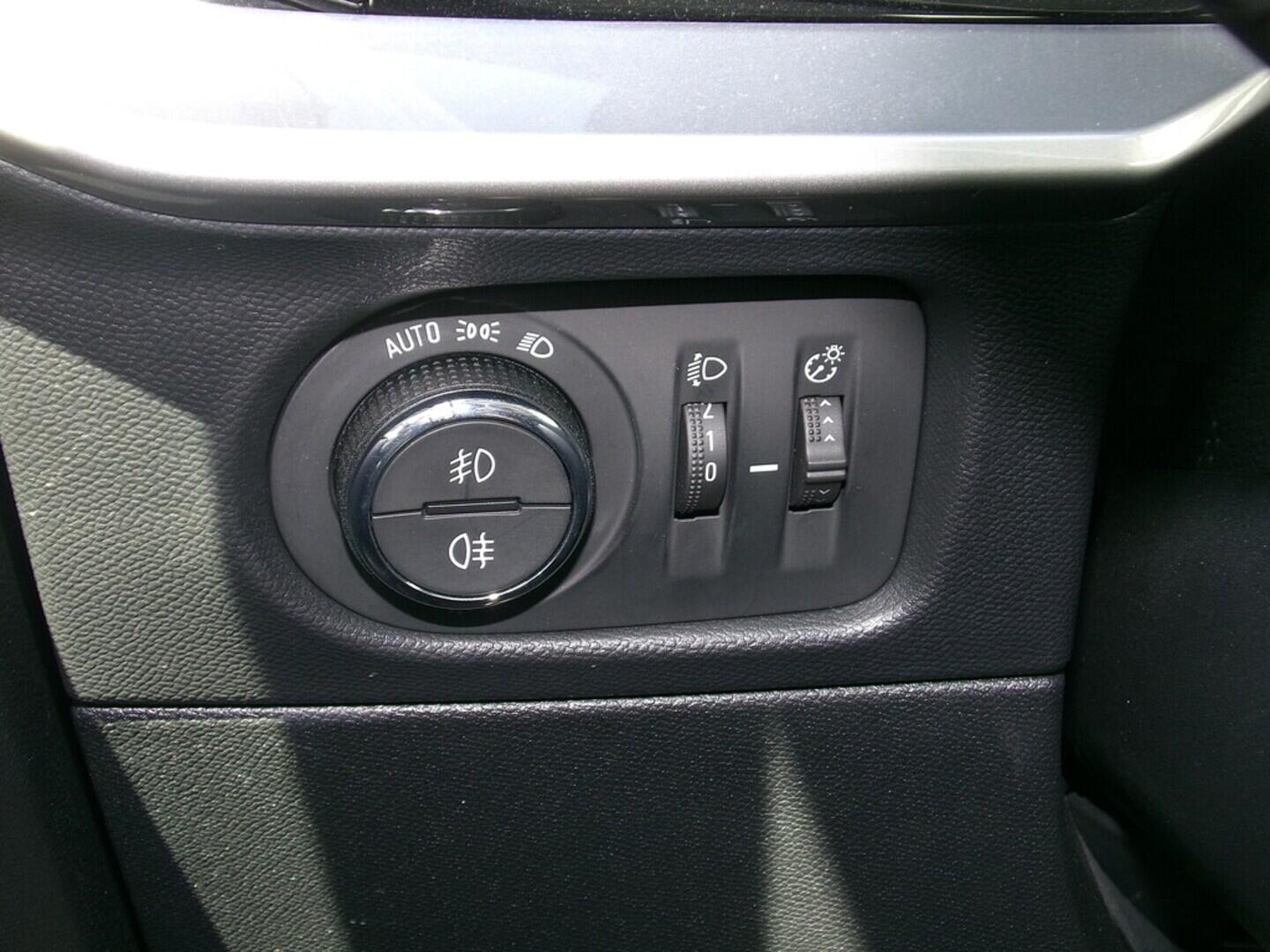 O419V07567_22.webp_MOKKA  1.2  75 kW manuál