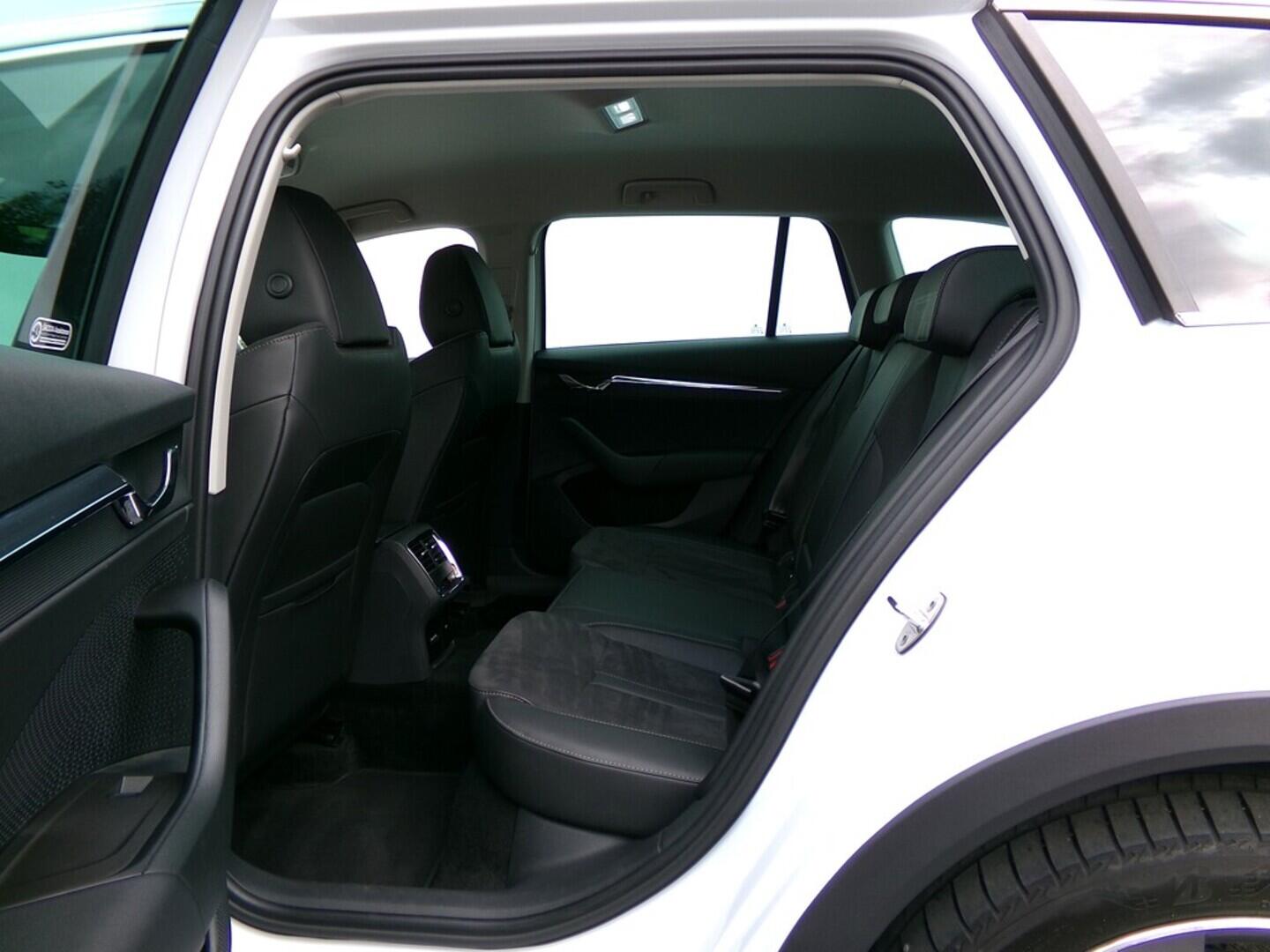 O419V07568_33.webp_OCTAVIA Scout 2.0 TSI 140 kW automat, DPH
