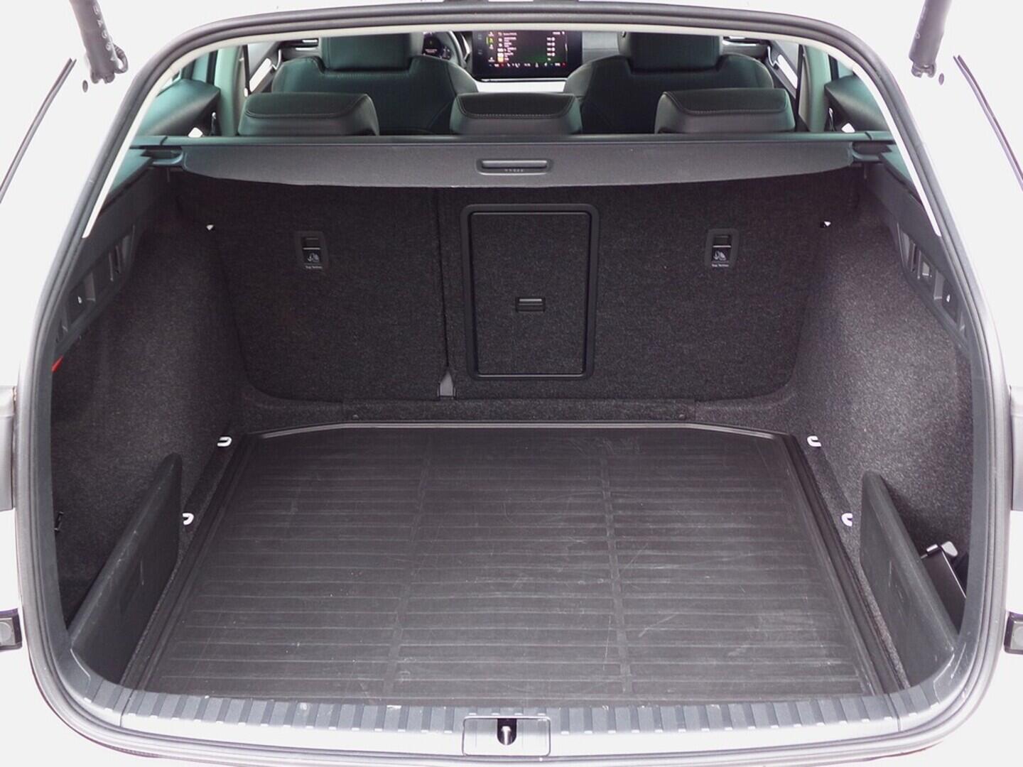 O419V07568_34.webp_OCTAVIA Scout 2.0 TSI 140 kW automat, DPH