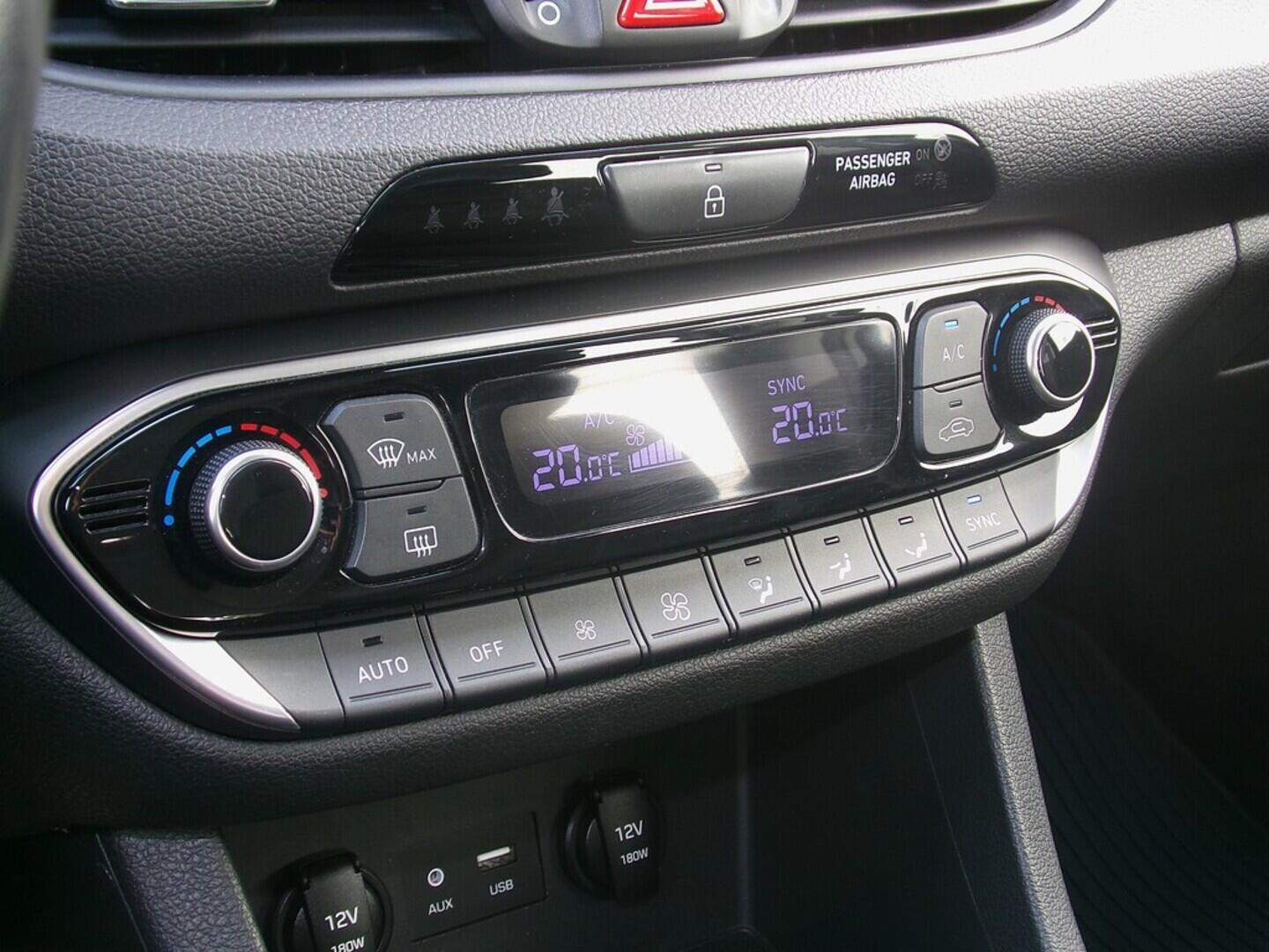 O419V07599_29.webp_I30 Style  1.6  85 kW automat