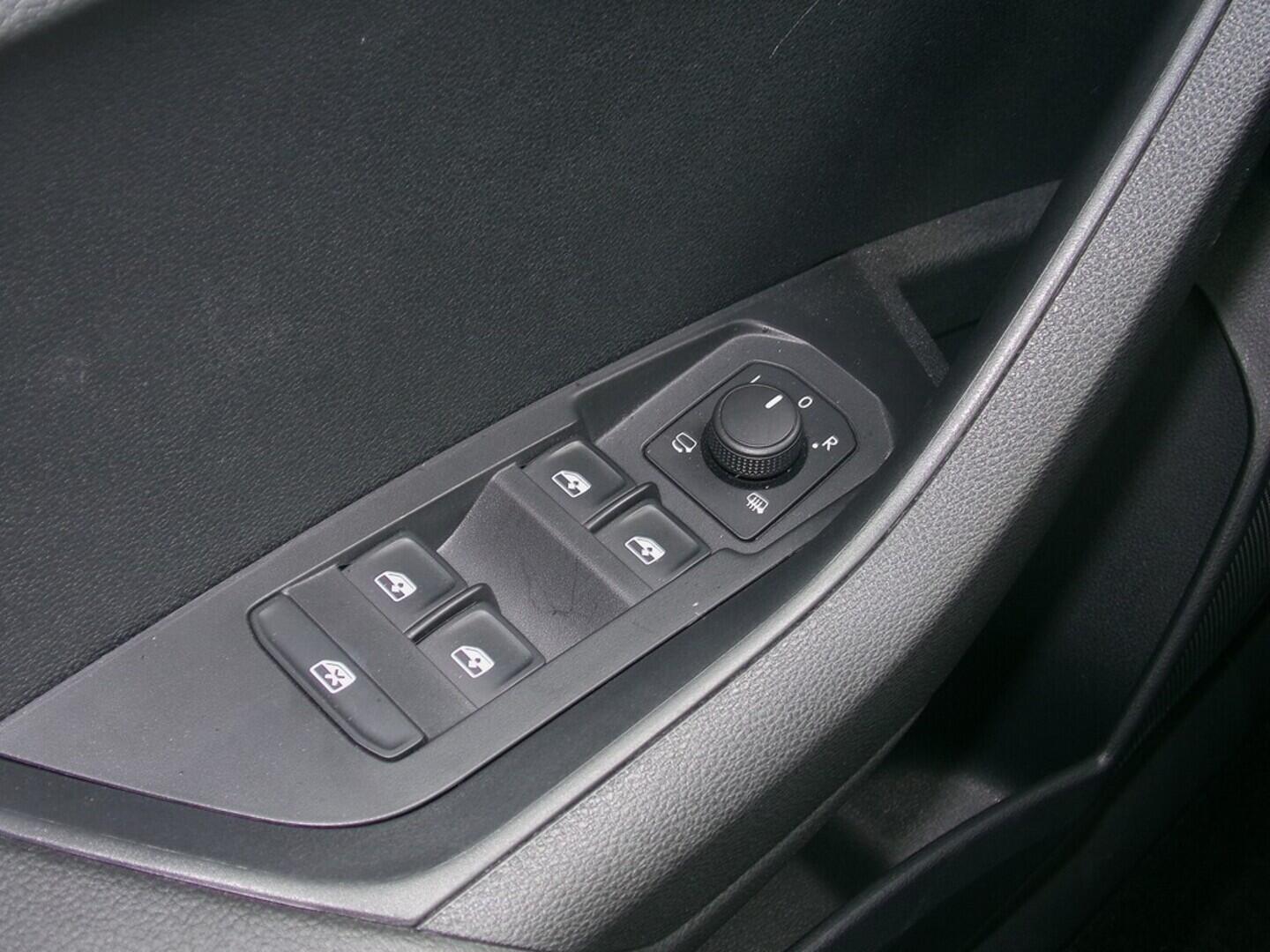 O419V07613_21.webp_KAROQ Ambition 1.5 TSI 110 kW manuál, DPH