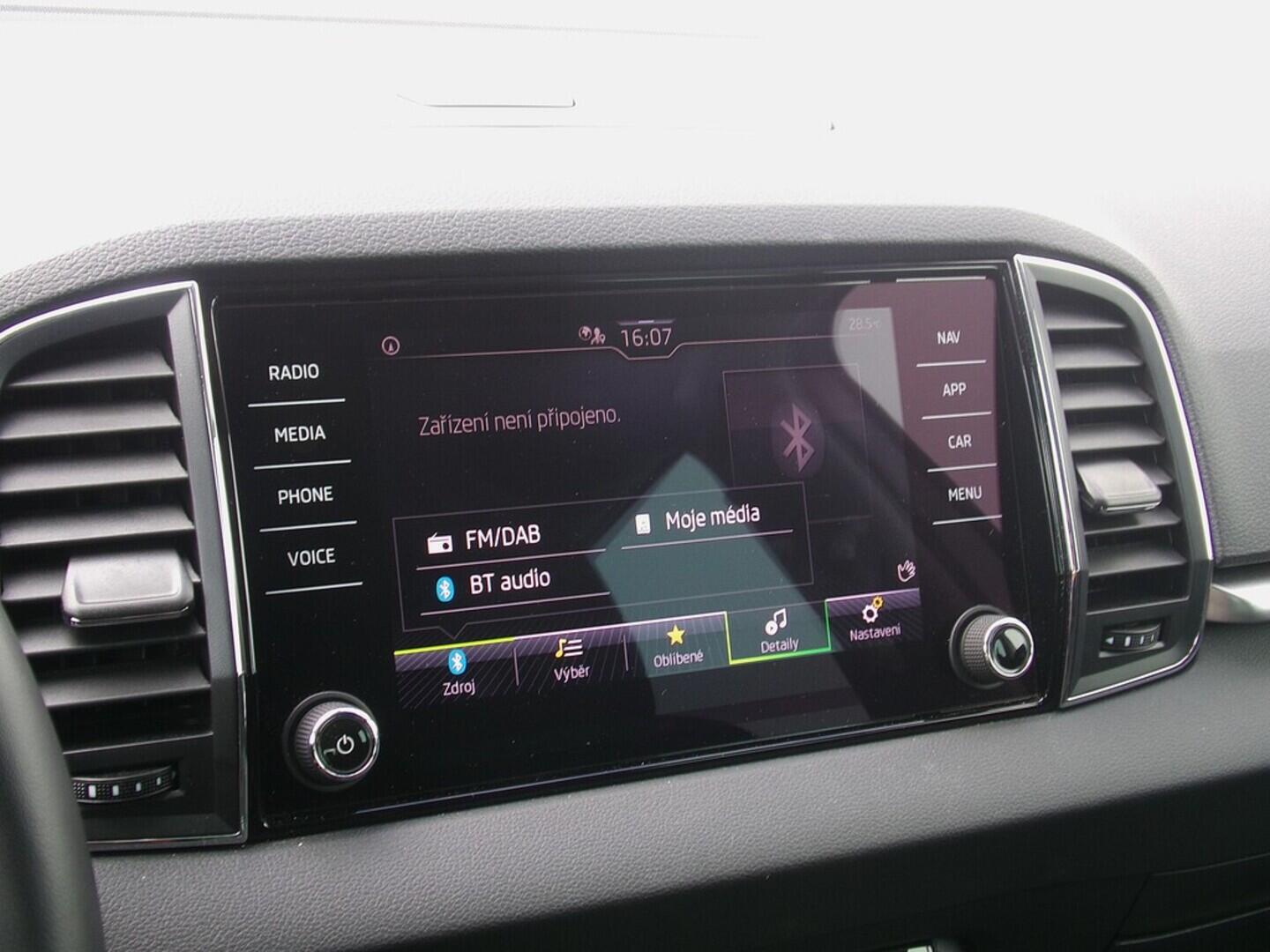 O419V07613_25.webp_KAROQ Ambition 1.5 TSI 110 kW manuál, DPH