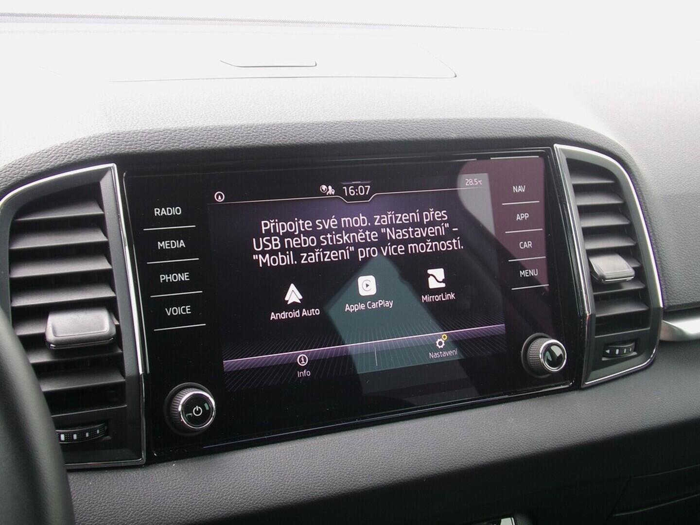 O419V07613_26.webp_KAROQ Ambition 1.5 TSI 110 kW manuál, DPH