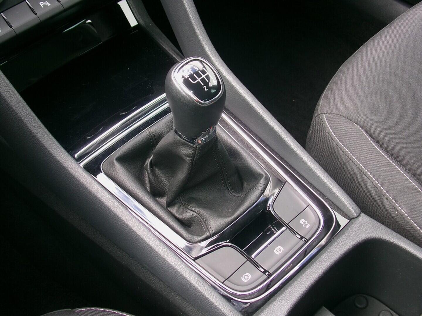 O419V07613_32.webp_KAROQ Ambition 1.5 TSI 110 kW manuál, DPH