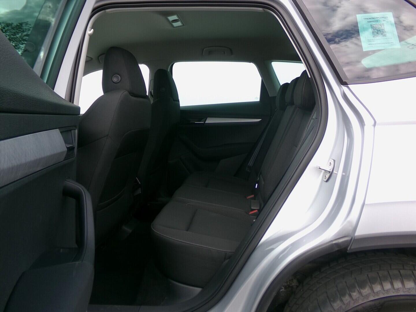 O419V07613_33.webp_KAROQ Ambition 1.5 TSI 110 kW manuál, DPH