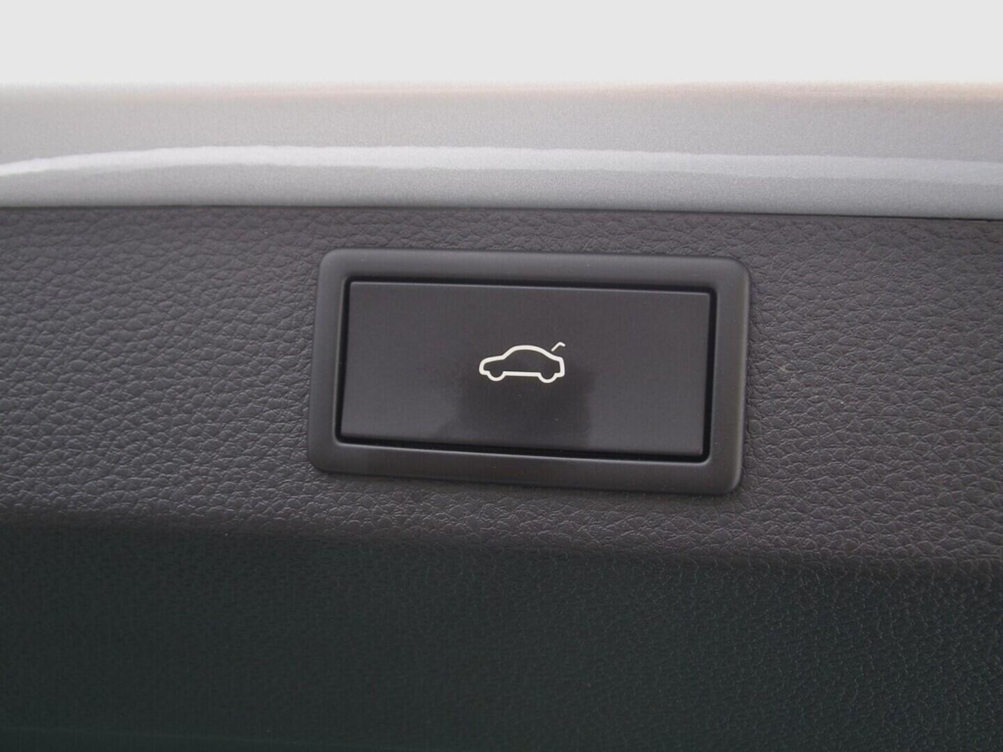 O419V07613_35.webp_KAROQ Ambition 1.5 TSI 110 kW manuál, DPH