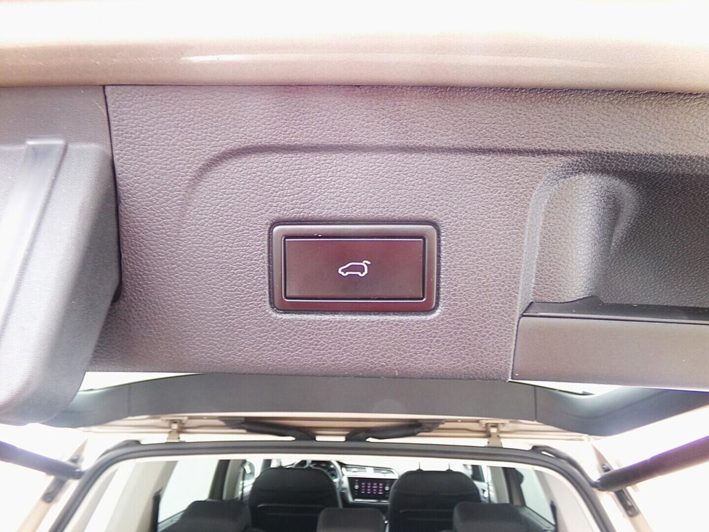 O419V07636_35.webp_TOURAN Comfortline 1.4 TSI 110 kW automat