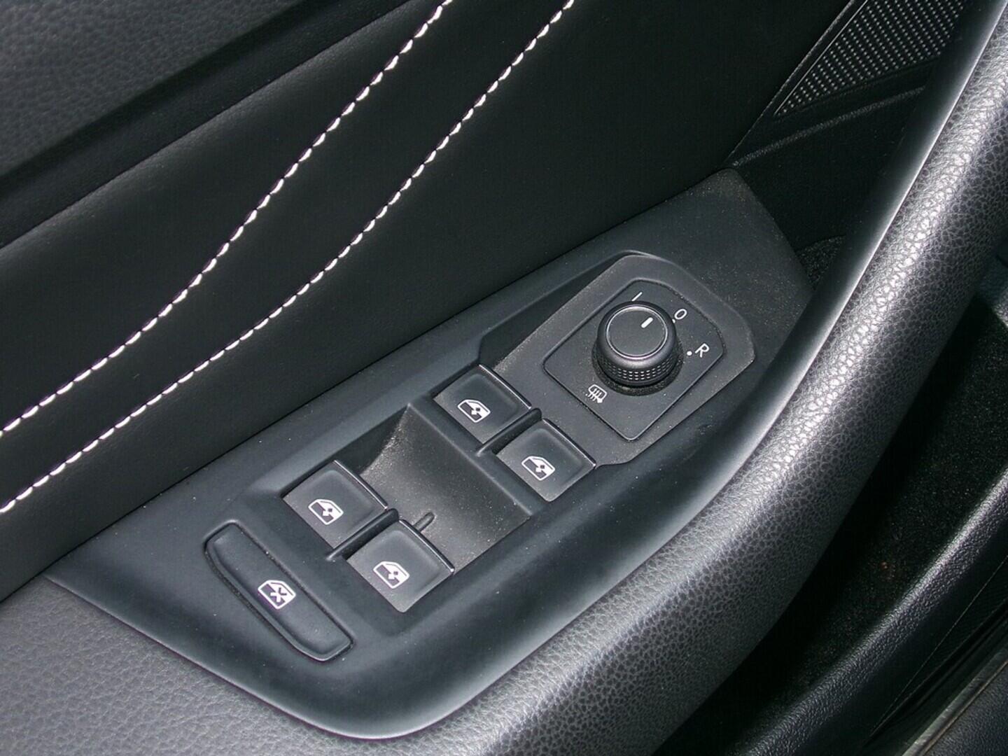 O419V07640_21.webp_PASSAT Elegance 2.0 TDI 110 kW automat