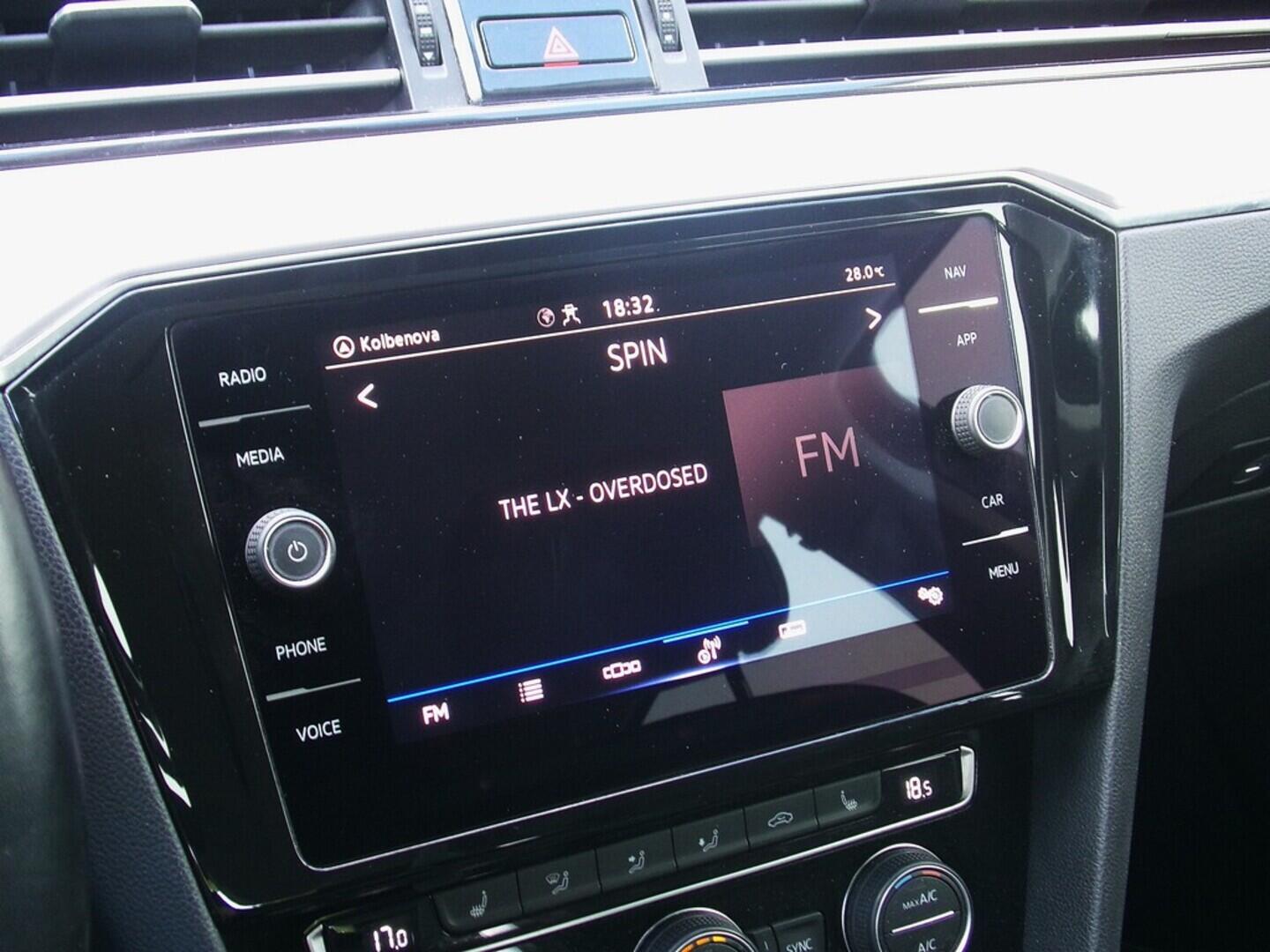 O419V07640_24.webp_PASSAT Elegance 2.0 TDI 110 kW automat