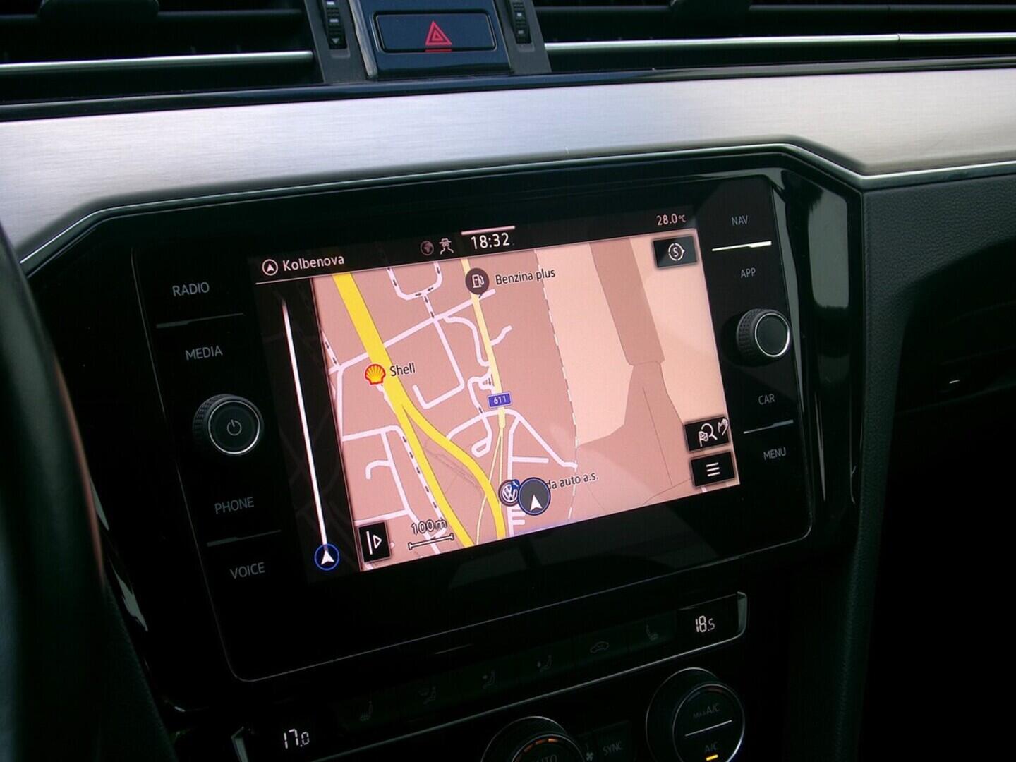 O419V07640_26.webp_PASSAT Elegance 2.0 TDI 110 kW automat
