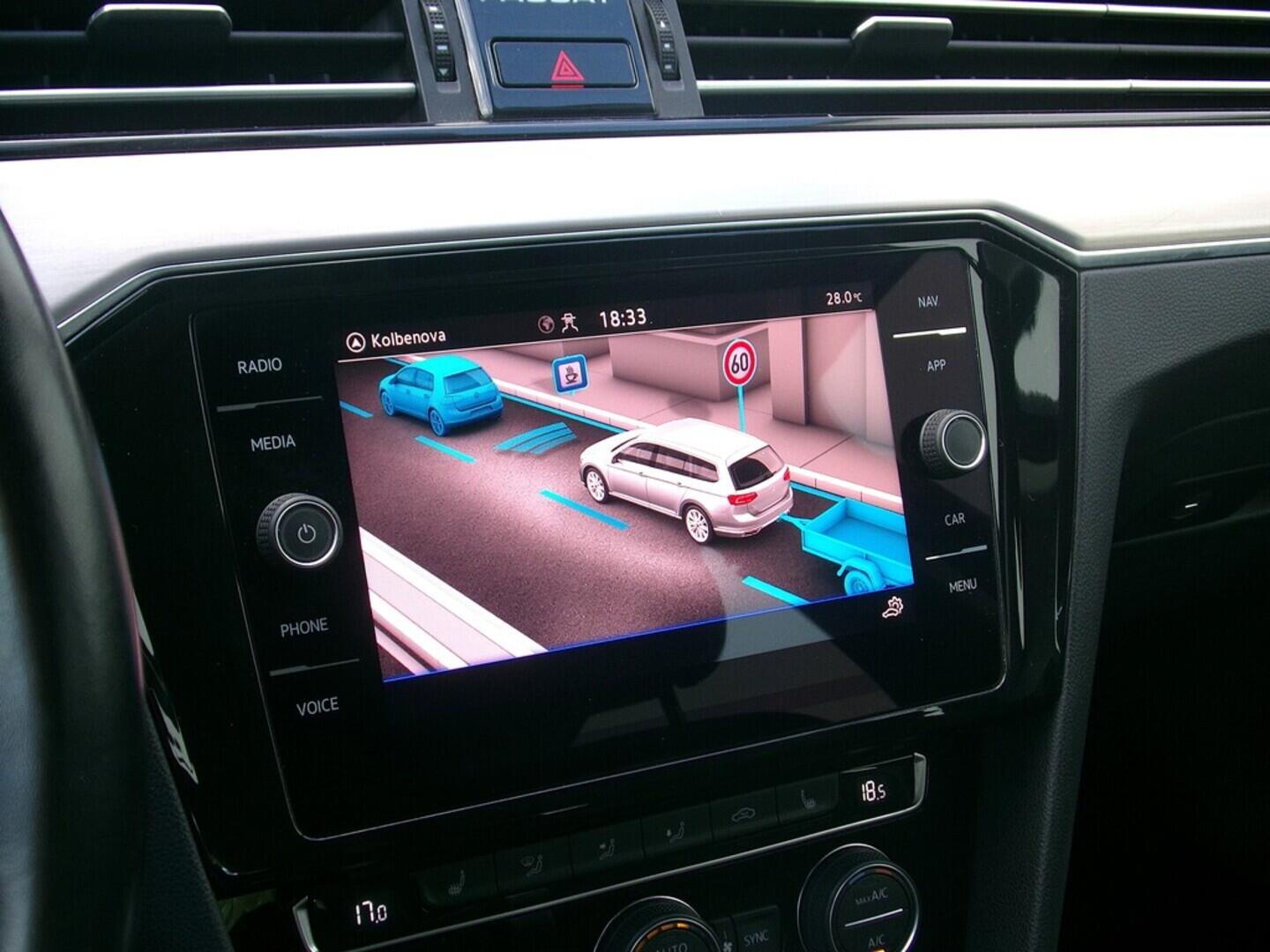 O419V07640_27.webp_PASSAT Elegance 2.0 TDI 110 kW automat