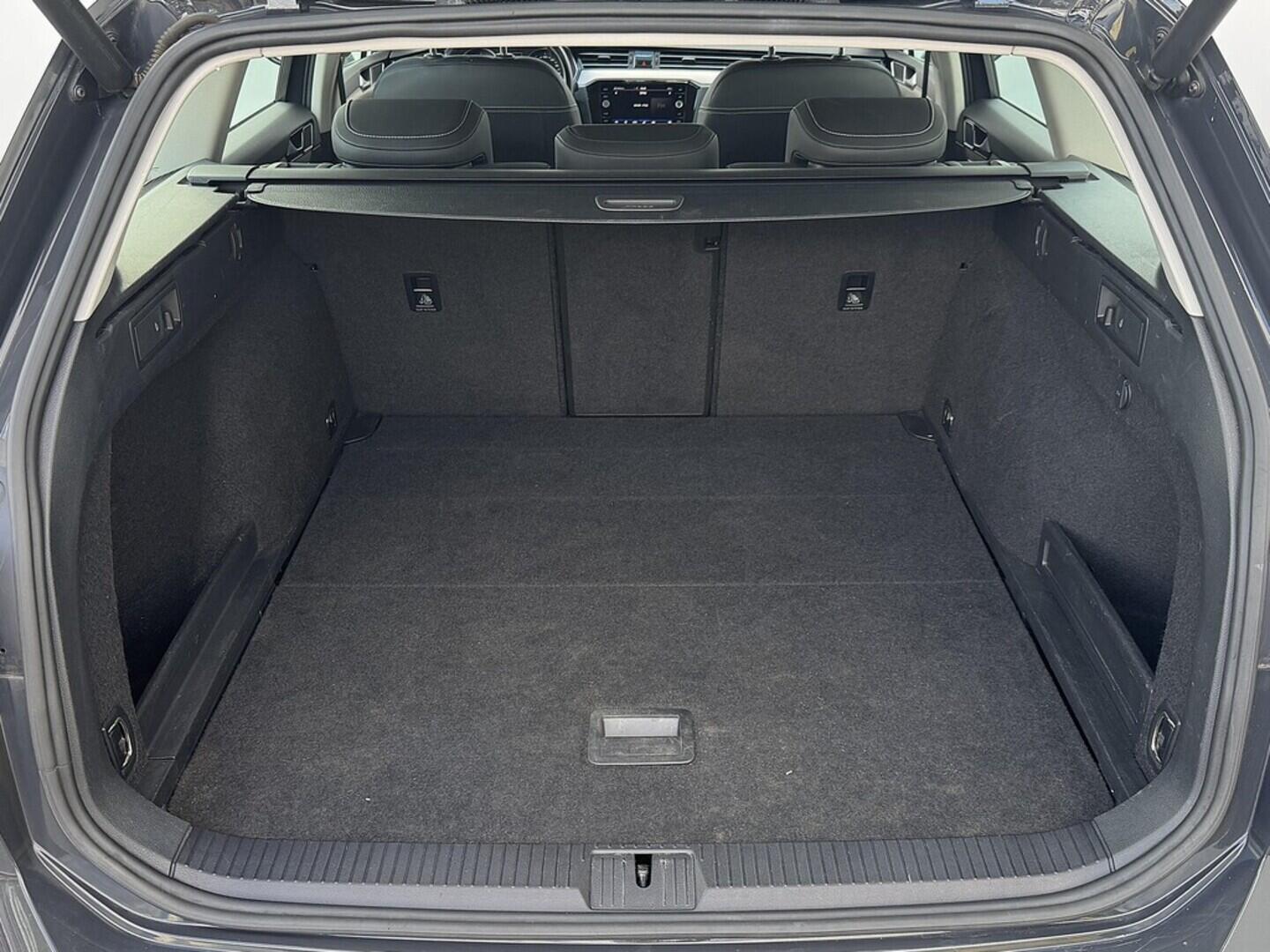 O419V07640_32.webp_PASSAT Elegance 2.0 TDI 110 kW automat