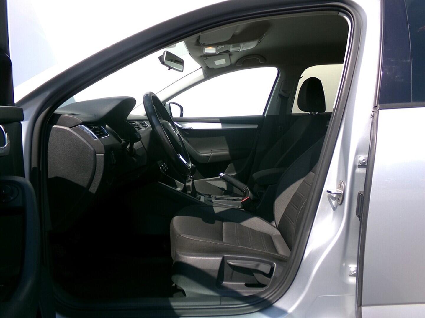 O419V07641_20.webp_OCTAVIA Ambition 1.6 TDI 85 kW manuál, DPH