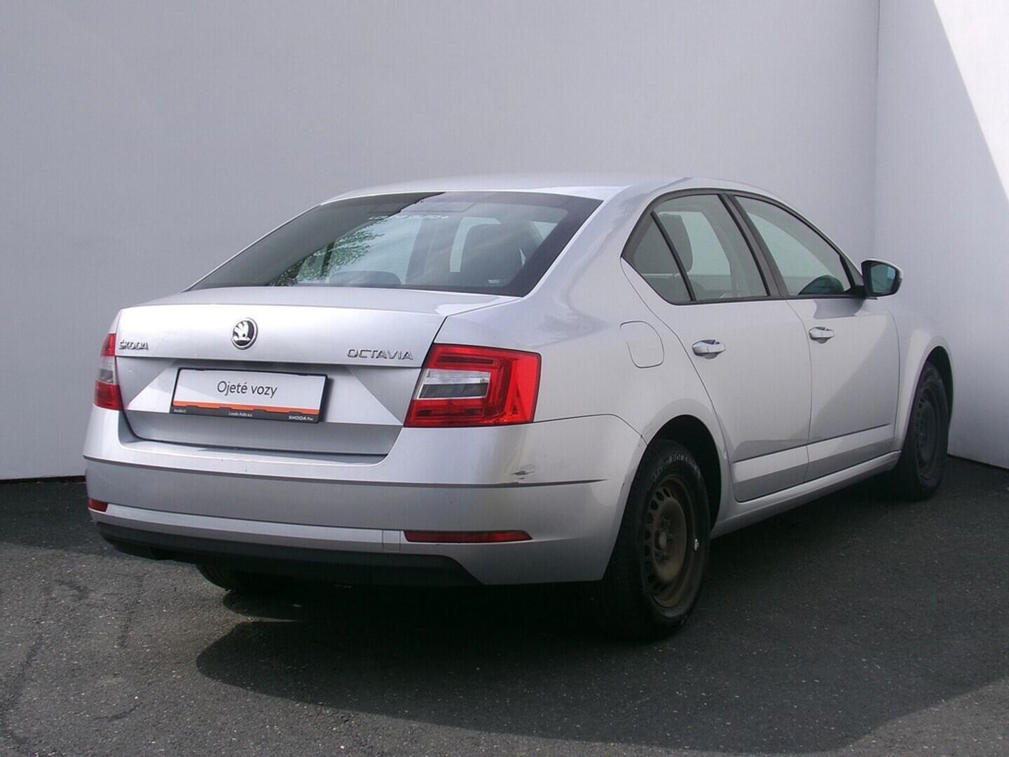 O419V07642_11.webp_OCTAVIA Ambition 1.6 TDI 85 kW manuál, DPH