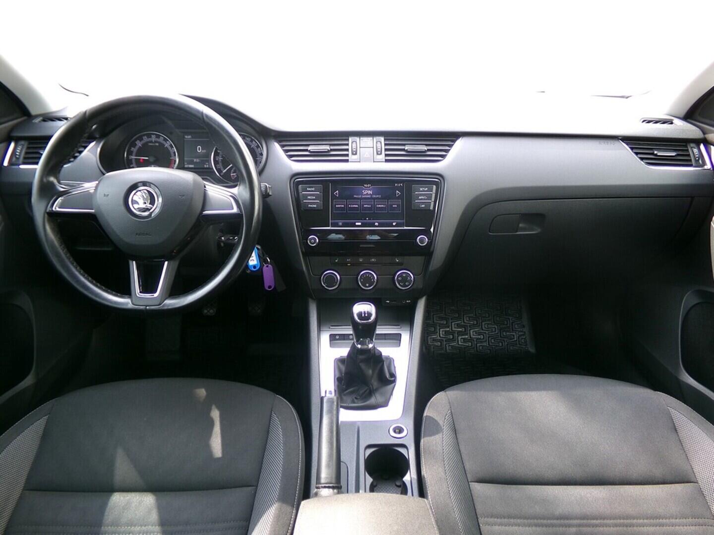 O419V07642_18.webp_OCTAVIA Ambition 1.6 TDI 85 kW manuál, DPH